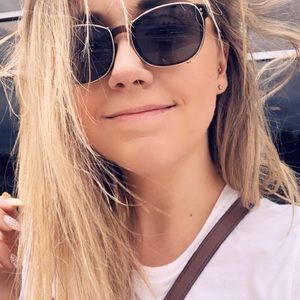 Meet your Posher, Kayla